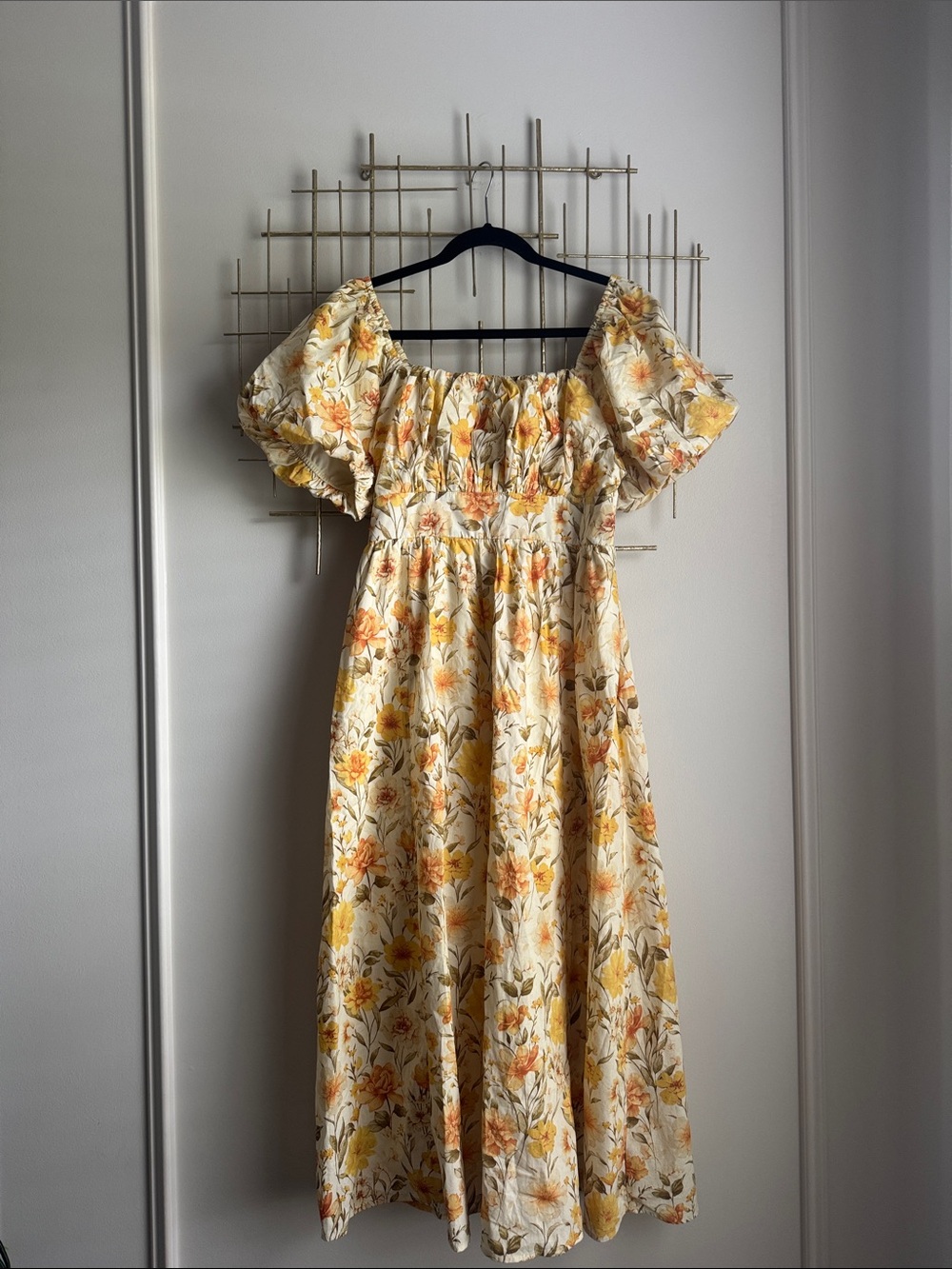 Iris Basic Cream Floral Puff-Sleeve Midi Dress